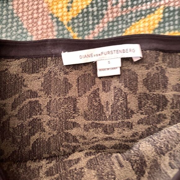 Diane Von Furstenberg Flote Reptile Print Jacquard Knit Olive Mini Flare Skirt S - Picture 3 of 6